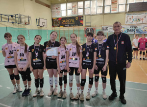 Mistrzostwo Tomaszowa w mini siatkówce czwórek dziewcząt